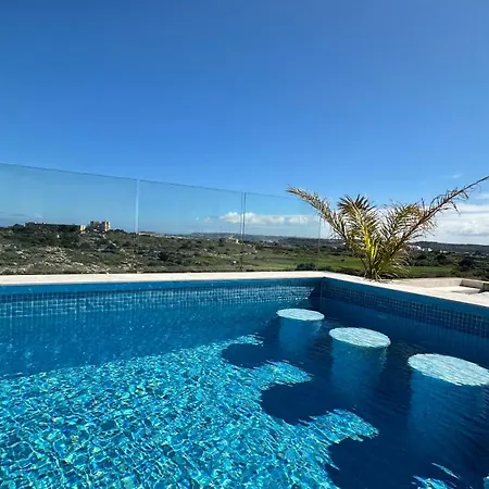 Penthouse In Mellieha With Private Pool & Large Terraces Apartment Exterior photo