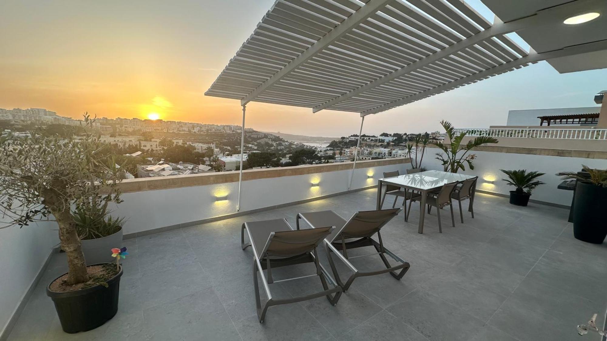 Penthouse In With Private Pool & Large Terraces *