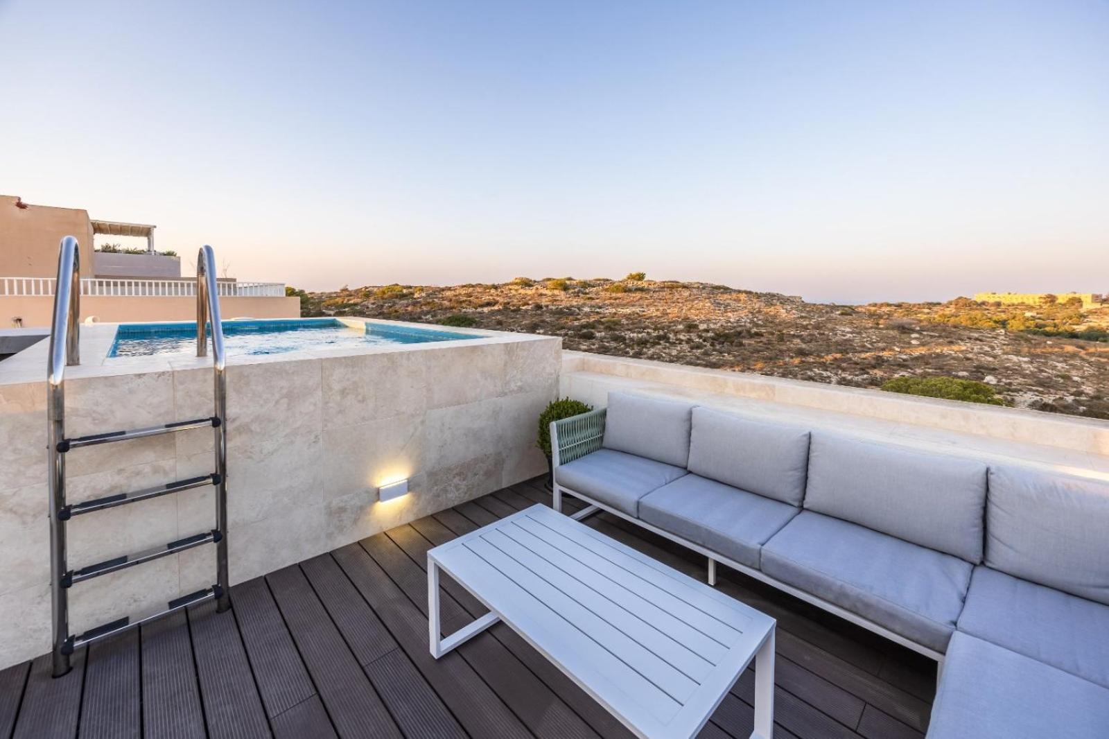 Penthouse In With Private Pool & Large Terraces Mellieħa
