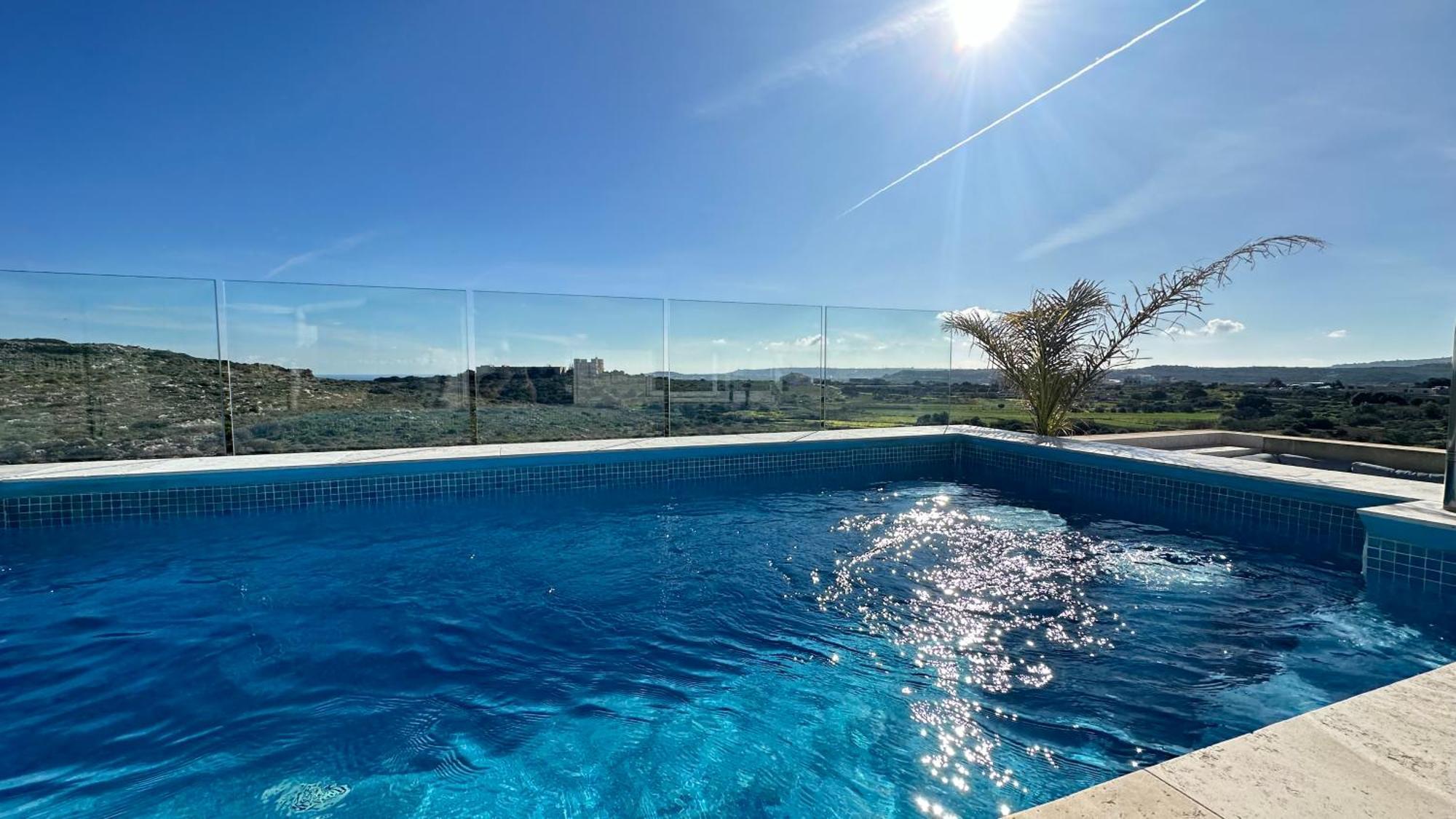 Penthouse In With Private Pool & Large Terraces Меллиеха